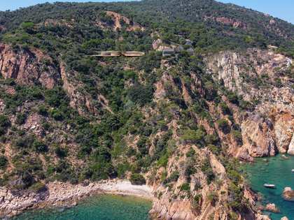 Seafront building plot to buy in exclusive Punta Brava