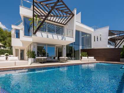 679m² haus / villa mit 166m² terrasse zum Verkauf in Sierra Blanca / Nagüeles