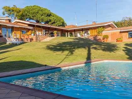 400m² hus/villa med 3,000m² Trädgård till salu i Sant Andreu de Llavaneres