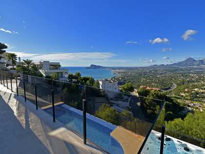 641m² house / villa with 84m² terrace for sale in Altea Town