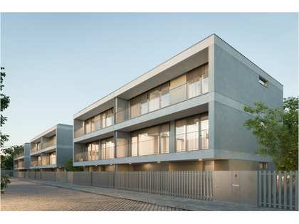 Дом / вилла 226m², 107m² террасa на продажу в Porto