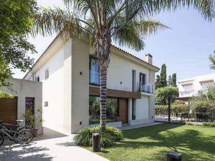 Semi-detached 4-bedroom house with a pool to buy in Terramar
