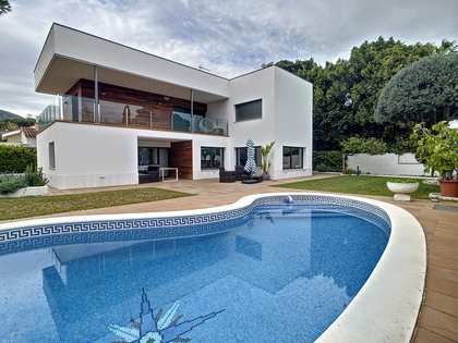 346m² house / villa with 744m² garden for rent in Montemar