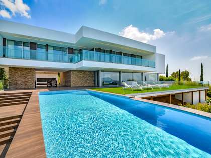 1,250m² house / villa with 2,700m² garden for sale in Altea
