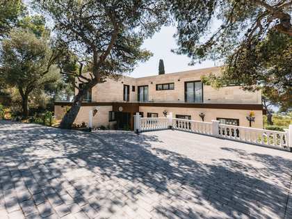 Дом / вилла 685m² на продажу в Montemar, Барселона
