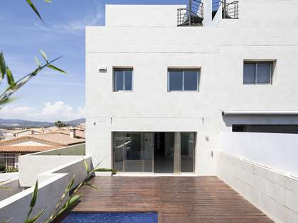 Casa / Vil&middot;la de 293m&sup2; en venda a Els Cards, Sitges