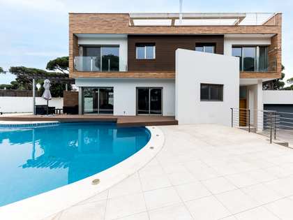 Дом / вилла 447m² на продажу в La Pineda, Барселона