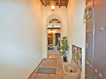 225m² house / villa with 40m² terrace for sale in Sevilla