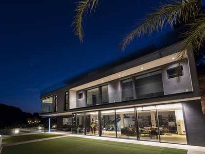 802m² house / villa with 692m² garden for sale in Vallvidrera