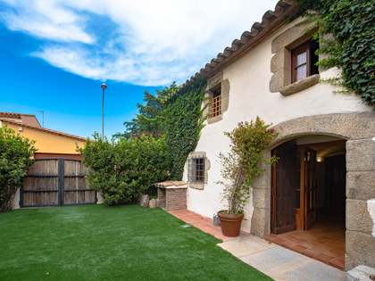 144m² house / villa with 71m² garden for sale in Santa Cristina