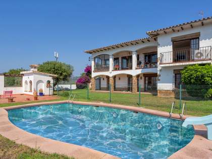 485m² house / villa with 980m² garden for sale in Sant Feliu