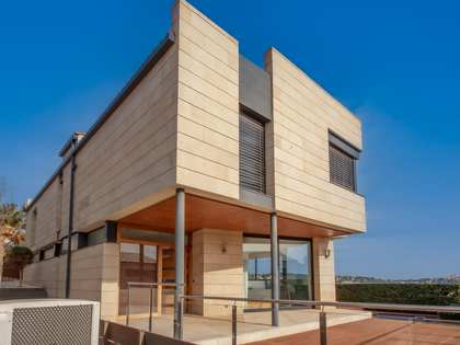 Huis / villa van 378m² te koop met 26m² terras in Sant Feliu