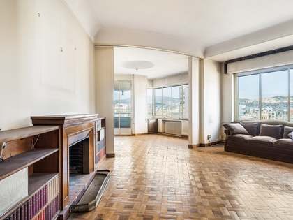 199m² apartment with 7m² terrace for sale in Eixample Right