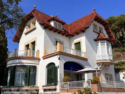 590m² house / villa with 1,739m² garden for sale in Sant Andreu de Llavaneres