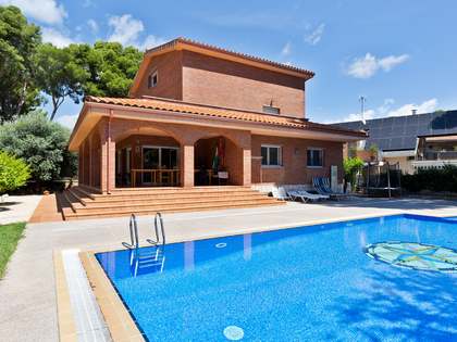 689m² Haus / Villa zum Verkauf in Montemar, Barcelona