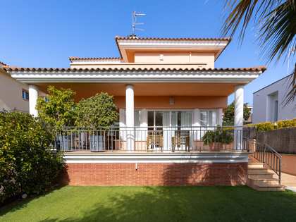 Дом / вилла 324m² на продажу в Вилассар де Дальт, Барселона