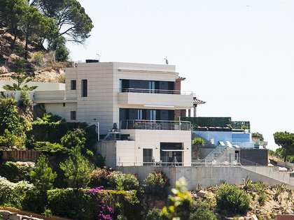 Вилла с видом на море в продаже на Коста Брава - элитная недвижимость в Испании