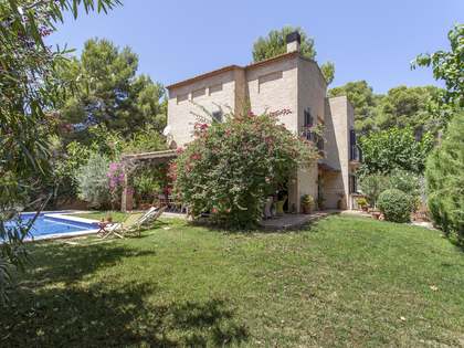 280m² house / villa with 430m² garden for sale in Godella / Rocafort