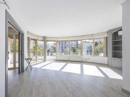 Appartamento di 159m² con 6m² terrazza in affitto a Gran Vía