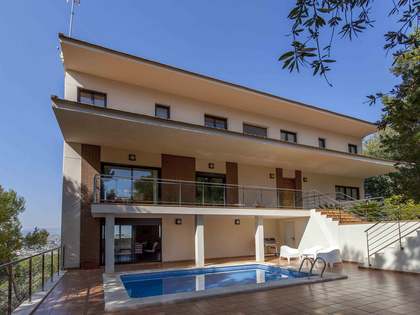 Casa / Vila de 371m&sup2; with 50m&sup2; terra&ccedil;o &agrave; venda em El Bosque / Chiva