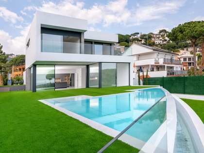 Casa / vila de 323m² à venda em Lloret de Mar / Tossa de Mar