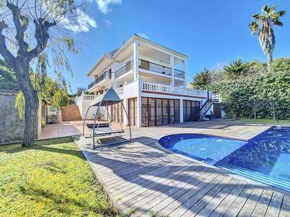 438m² house / villa with 1,100m² garden for sale in Vilanova i la Geltrú