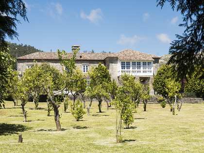 Huis / villa van 1,235m² te koop in Pontevedra, Galicia