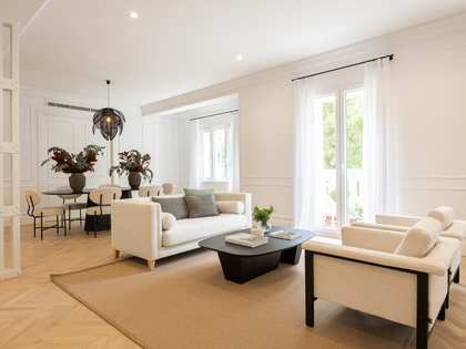 220m² apartment for sale in Almagro, Madrid