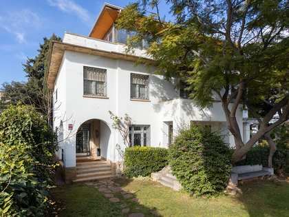 683m² house / villa with 1,424m² garden for sale in Pedralbes
