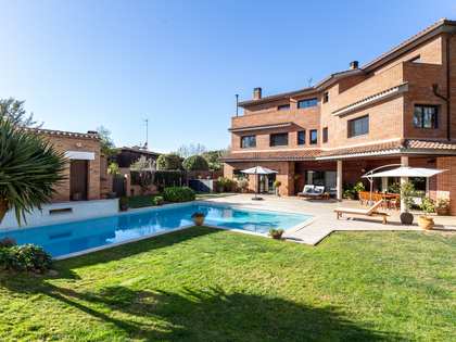 734m² house / villa with 96m² garden for sale in Valldoreix