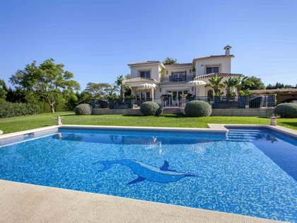 Casa / Vila de 556m&sup2; with 10,914m&sup2; Jardim &agrave; venda em D&eacute;nia