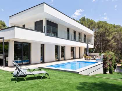 Дом / вилла 317m² на продажу в Montemar, Барселона