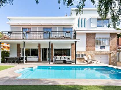 Дом / вилла 380m² на продажу в La Pineda, Барселона