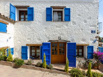 256m² house / villa for sale in Montgat, Barcelona