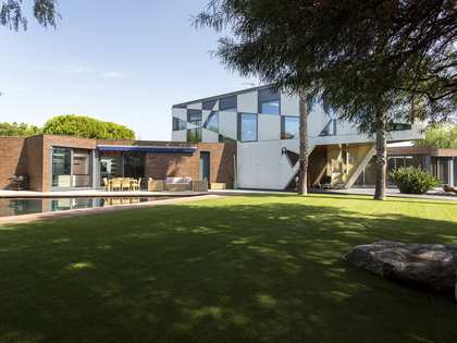 Luxus-Designerhaus zum Verkauf in Sitges unweit von Barcelona
