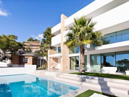 740m² house / villa with 200m² garden for sale in Bellamar