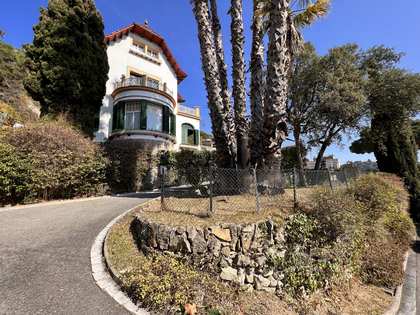 590m² hus/villa med 1,739m² Trädgård till salu i Sant Andreu de Llavaneres