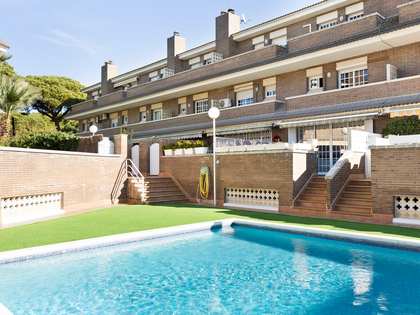 240m² house / villa with 40m² garden for sale in La Pineda