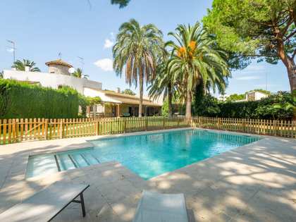 749m² house / villa for sale in La Cañada, Valencia