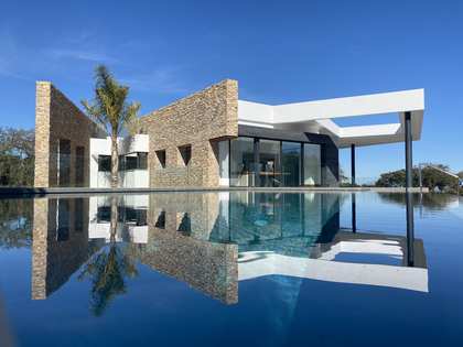 Casa / villa di 1,220m² in vendita a Sotogrande