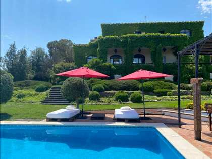 698m² house / villa with 1,700m² garden for sale in Fuente de Fresno