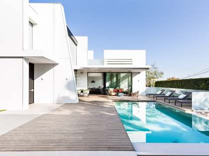Дом / вилла 473m² на продажу в Montemar, Барселона