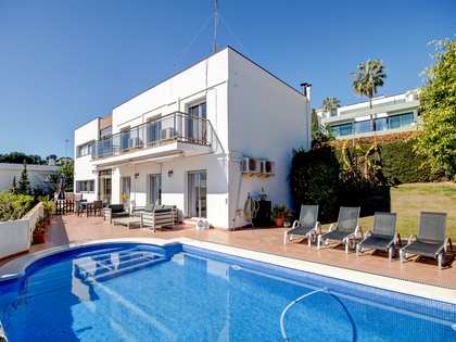 Дом / вилла 246m² на продажу в Vallpineda, Барселона