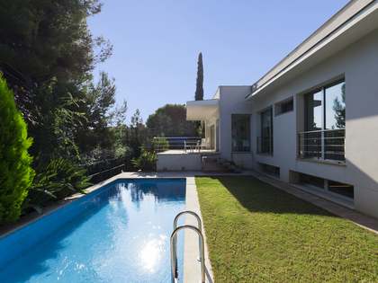 Дом / Вилла 354m&sup2; на продажу в Vallpineda