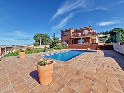 339m² house / villa with 630m² garden for sale in Calafell