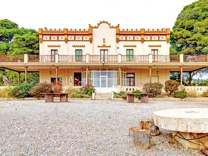 Загородное поместье 1,111m² на продажу в Tarragona