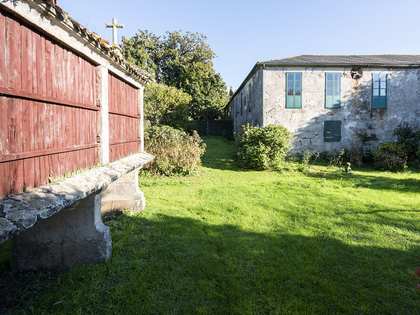 Дом / вилла 1,092m² на продажу в Pontevedra, Галисия
