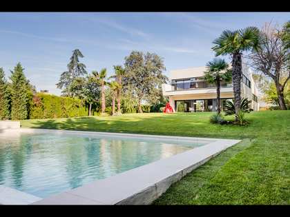 1,276m² house / villa with 1,600m² garden for sale in La Moraleja