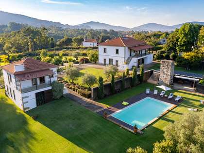 694m² haus / villa zum Verkauf in Porto, Portugal