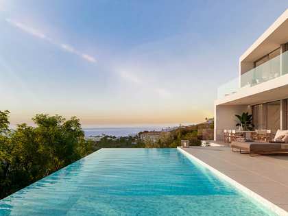 281m² house / villa with 43m² terrace for sale in Higuerón